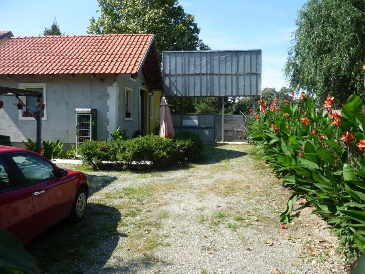 Hostel Respect Pančevo Exterior foto